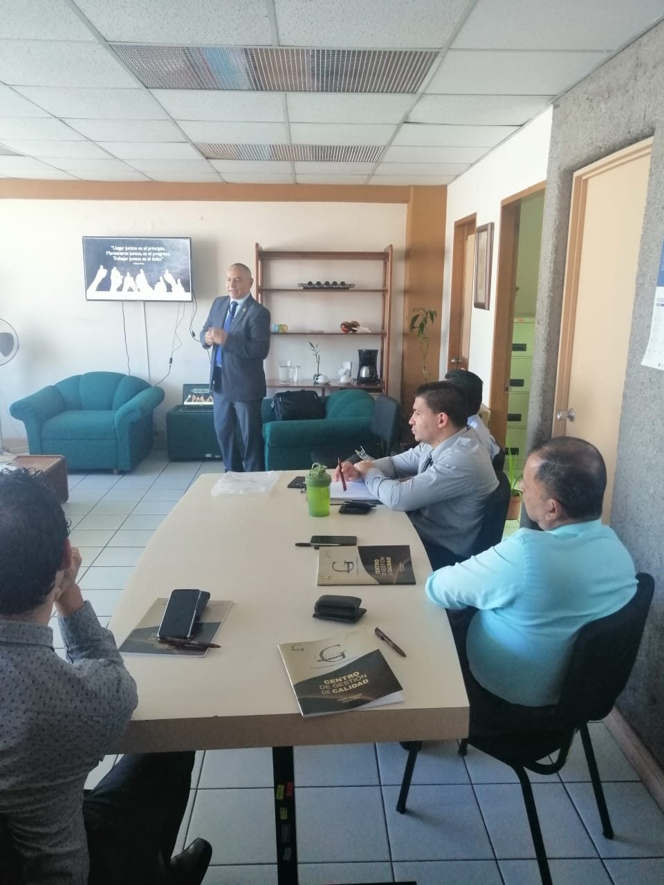 charla de sensibilizacin u. inv. d 8